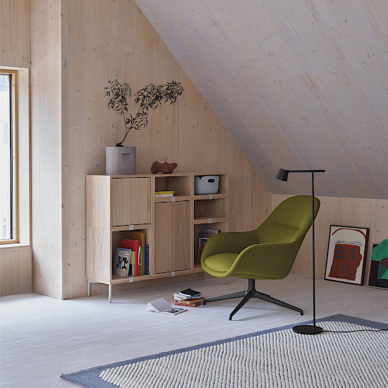 Muuto Outline Sofa Leder mit Relevo Rug Teppich bei Anliker Home