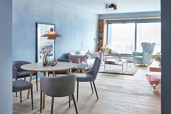 Lous Poulsen PH5 Pendelleuchte in Wohnzimmer, Esszimmer in Pastellfarbe